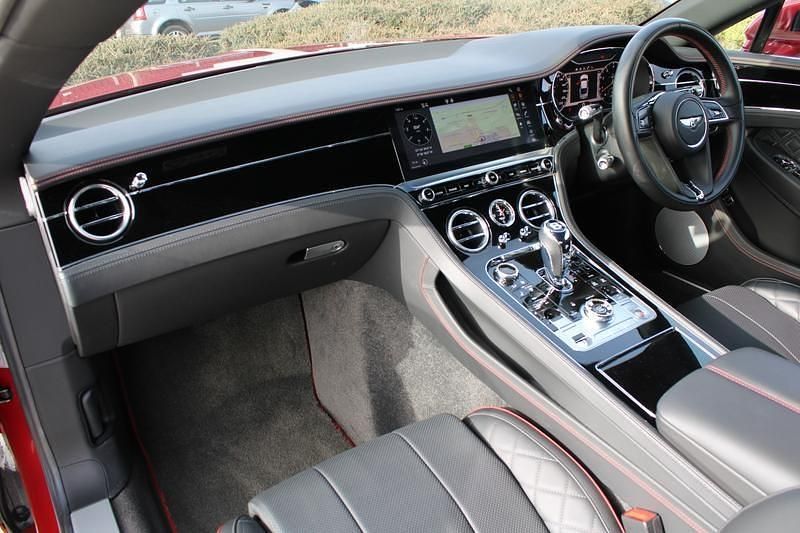 Begagnad Bentley Continental 2018 Röd Sportkupé