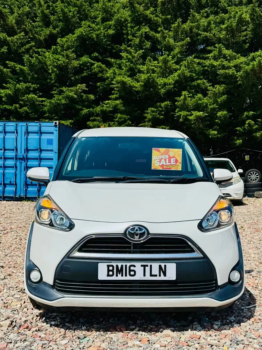 Used Toyota Sienta 120 HP (88 kW) 2016 White MPV