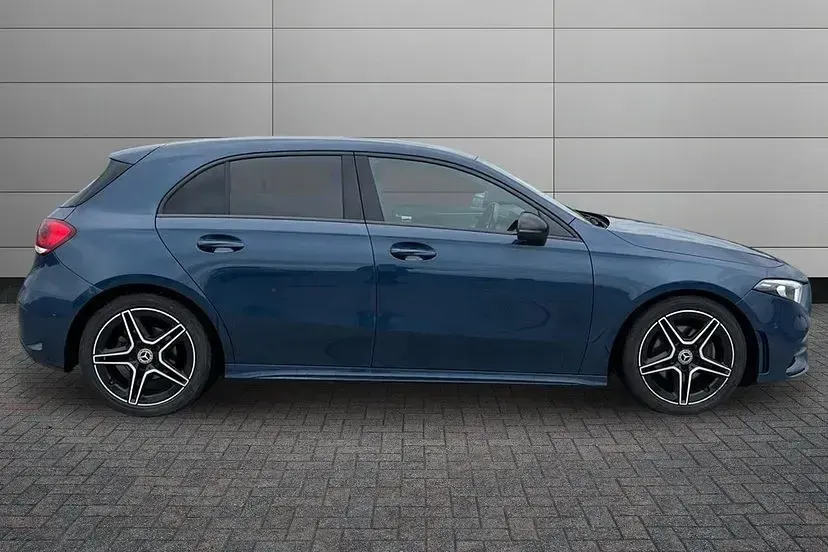 Used Mercedes A180 Executive 136 HP (100 kW) 2023 Blue Hatchback