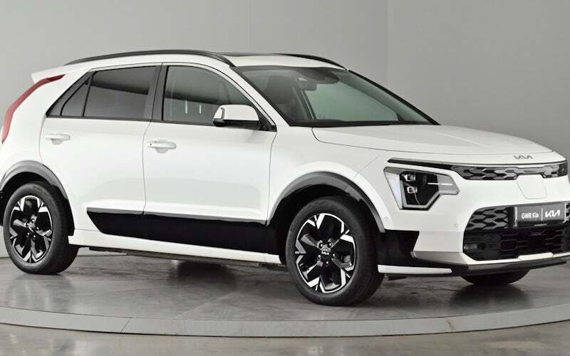 Used 2025 Kia e-Niro 4 SUV | £23,450 (A bit pricey) - Image 1/4
