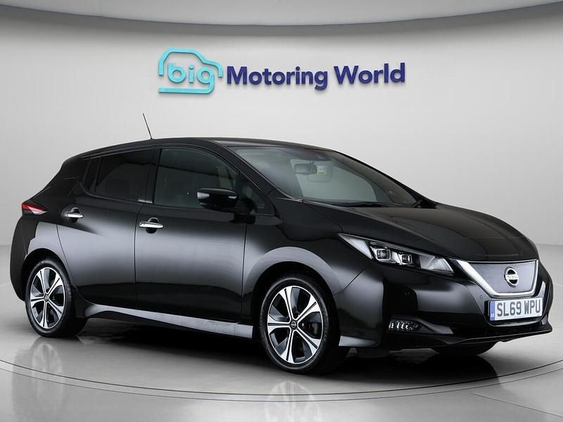 Black Used 2019 Nissan Leaf Tekna Hatchback | £8,800 (Fair price) - Image 1/4