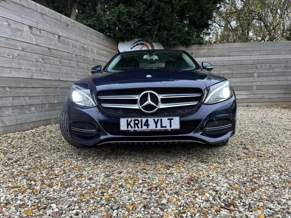 Usado Mercedes C200 184 CV (135 kW) 2014 Azul Berlina