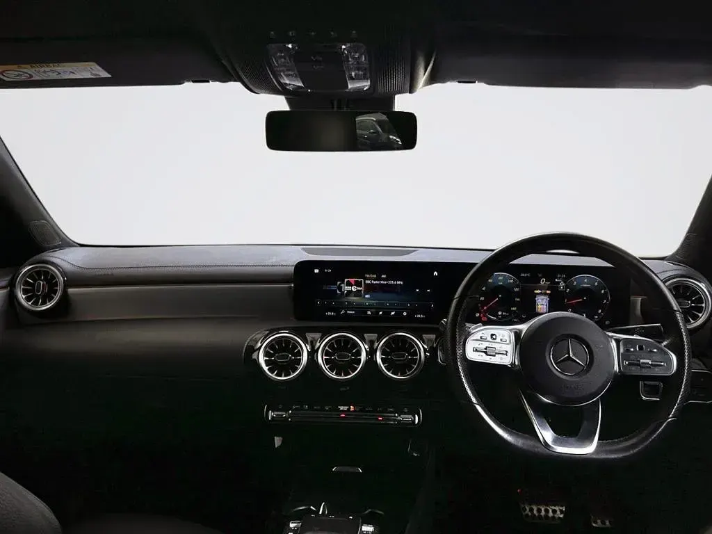 Used Mercedes CLA200 Shooting Brake Executive 163 HP (119 kW) 2023 Grey Estate