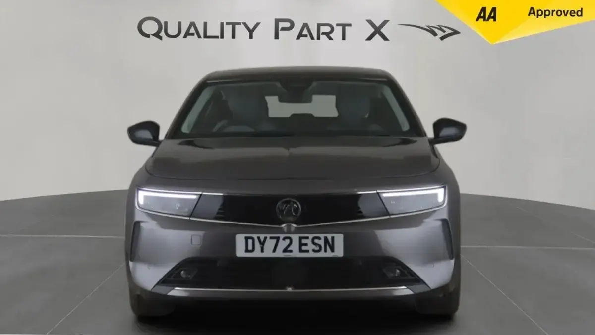 Used Vauxhall Astra Design Edition 130 HP (95 kW) 2023 Grey Hatchback