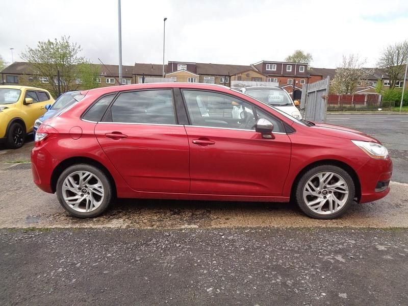 Used Citroën C4 SELECTION 115 HP (84 kW) 2013 Red Hatchback