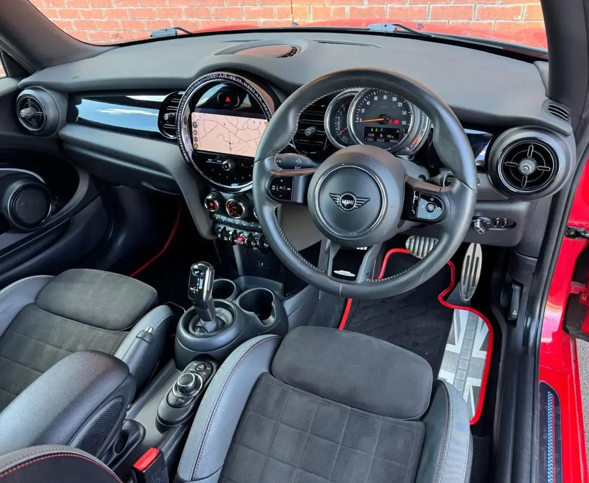 Used Mini Cooper Hatch 136 HP (100 kW) 2022 Red Hatchback