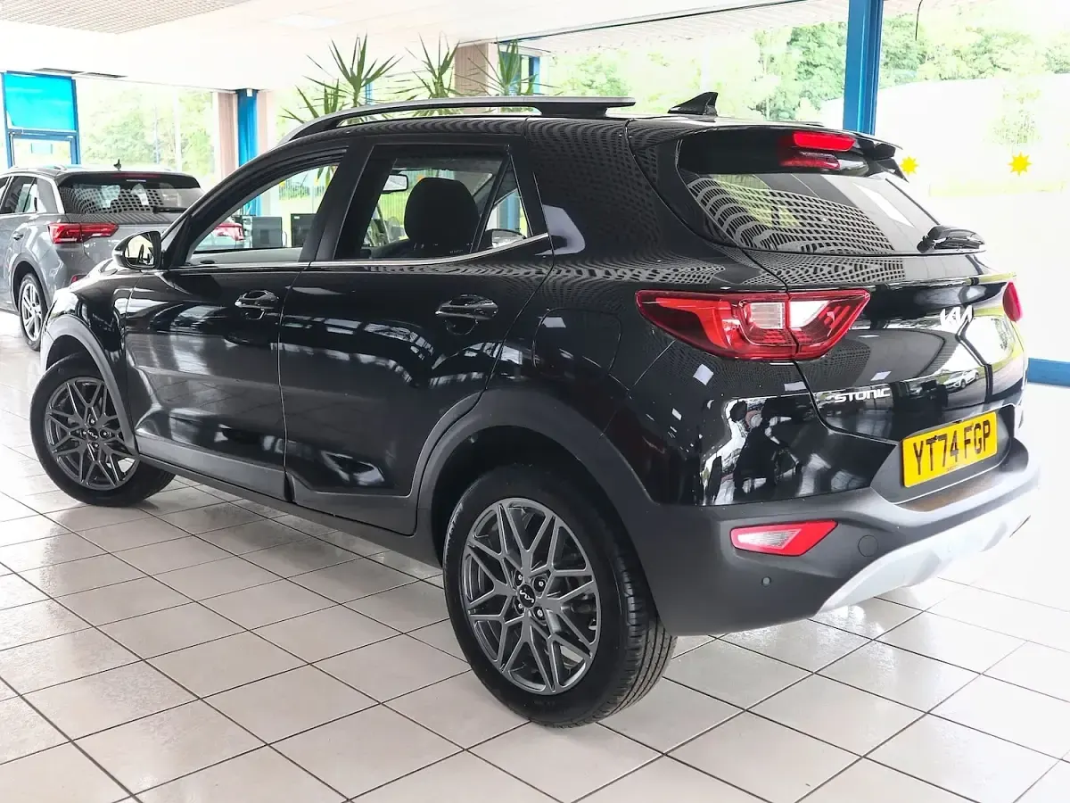 Used Kia Stonic 100 HP (73 kW) 2024 Black SUV