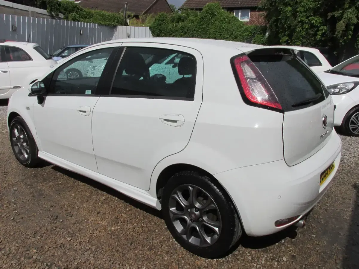 Used Fiat Punto 69 HP (50 kW) 2013 White Hatchback