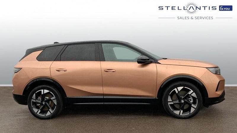 Second-hand Vauxhall Grandland Ultimate 154 kW (210 CP) 2025 Maro SUV