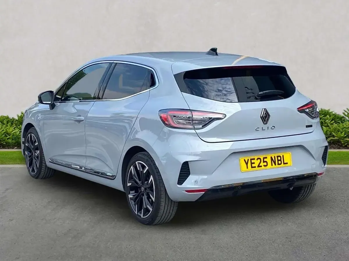 Used Renault Clio Techno 145 HP (106 kW) 2025 Grey Hatchback