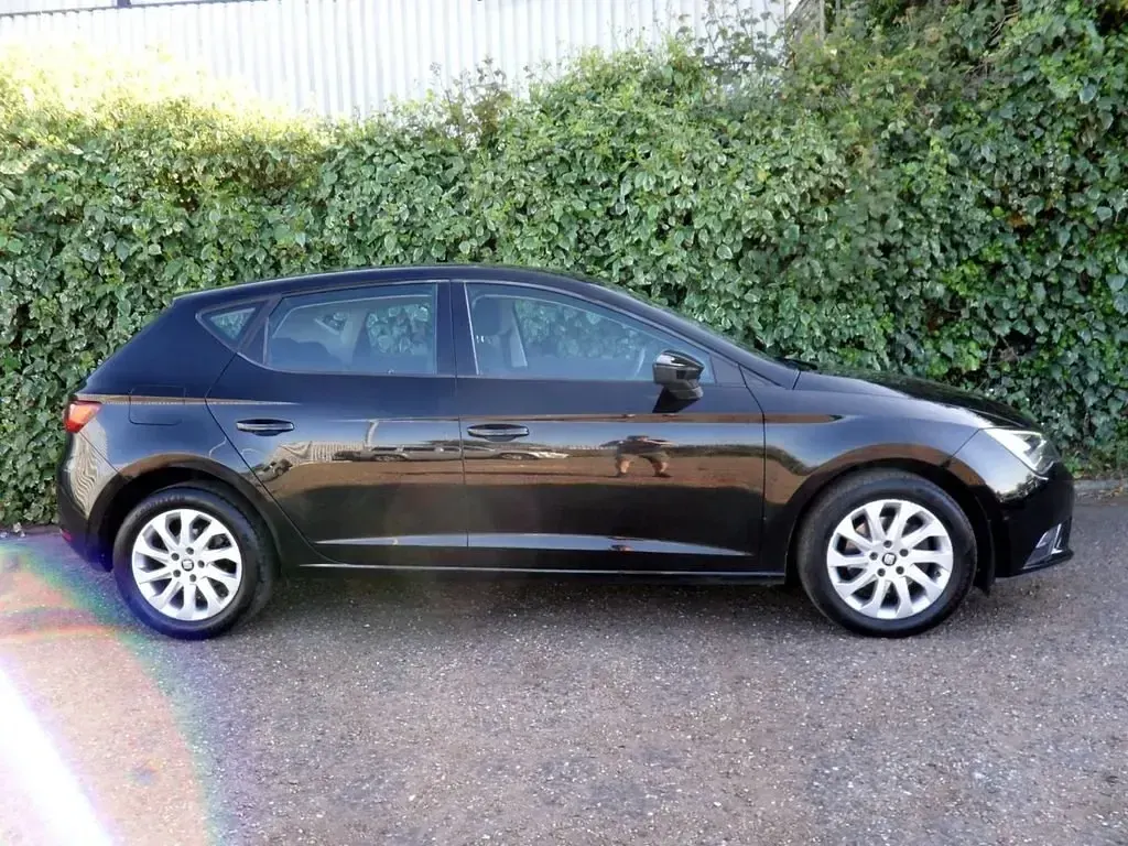 Begagnad Seat Leon SE 110 HK (80 kW) 2016 Svart Halvkombi