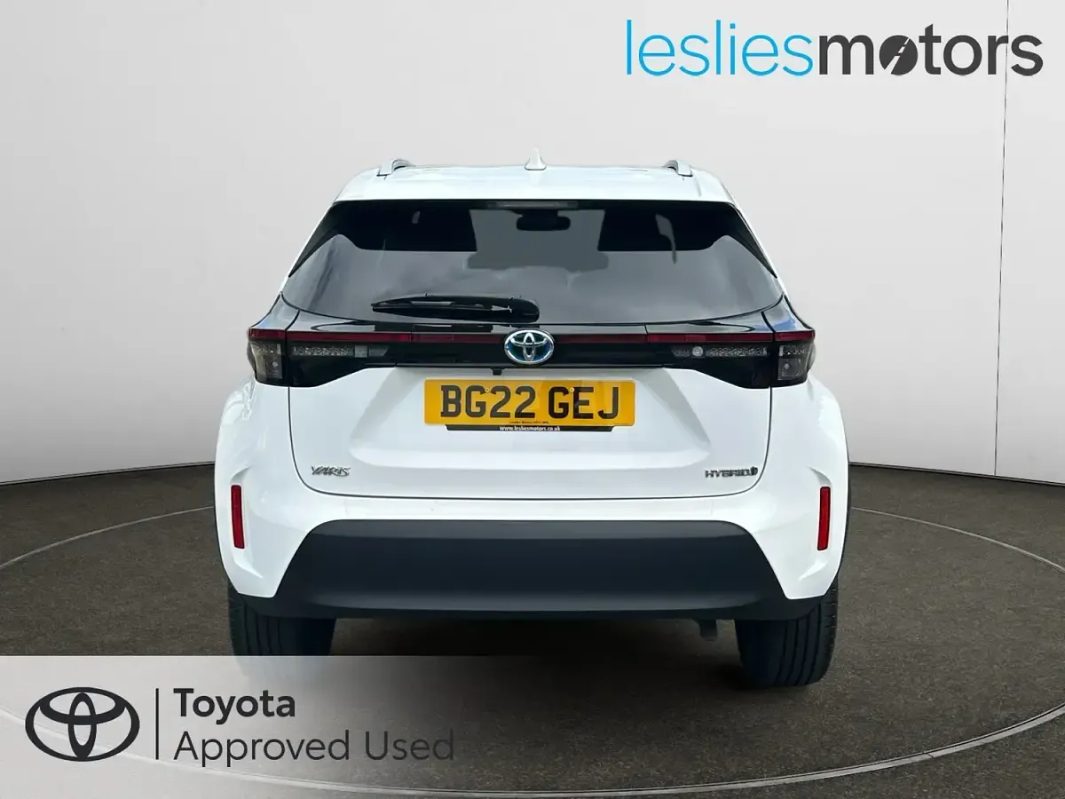 Used Toyota Yaris Hybrid Design 2022 White Estate