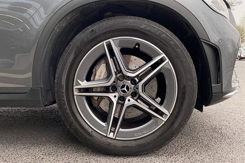 Used Mercedes GLC220 AMG line 194 HP (142 kW) 2021 Selenite grey Estate