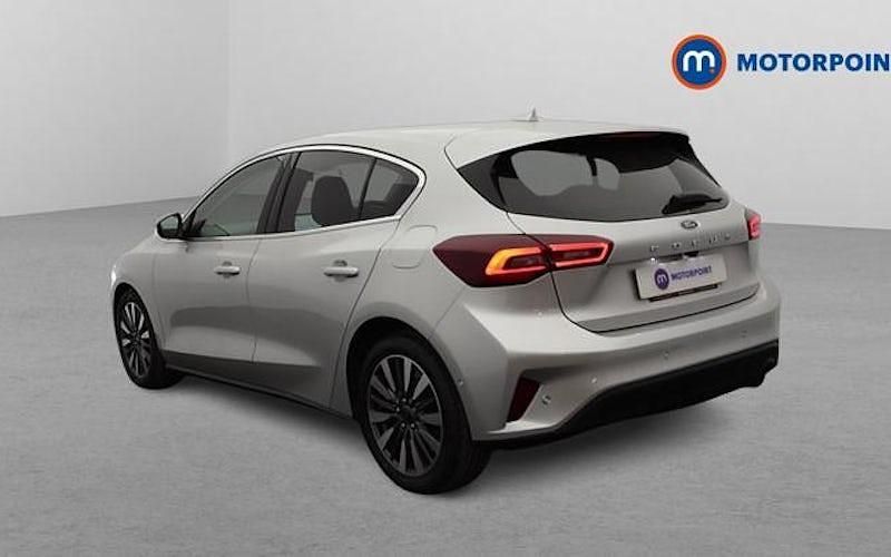 Used Ford Focus Titanium 125 HP (91 kW) 2022 Silver Hatchback