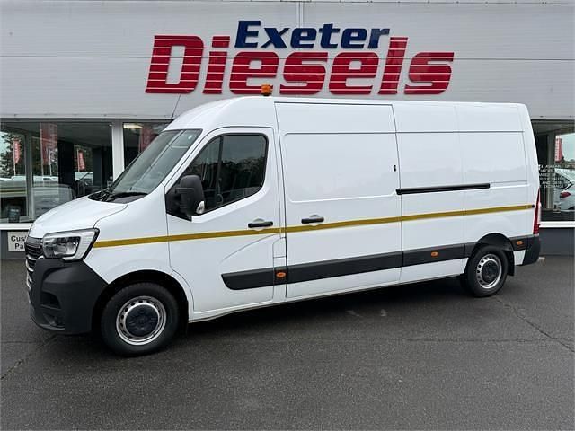 White Used 2022 Renault Master Business Van | £15,989 (Fair price) - Image 1/4
