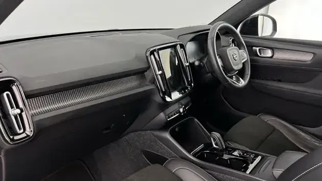 Used Volvo XC40 R-Design 194 HP (142 kW) 2022 SUV