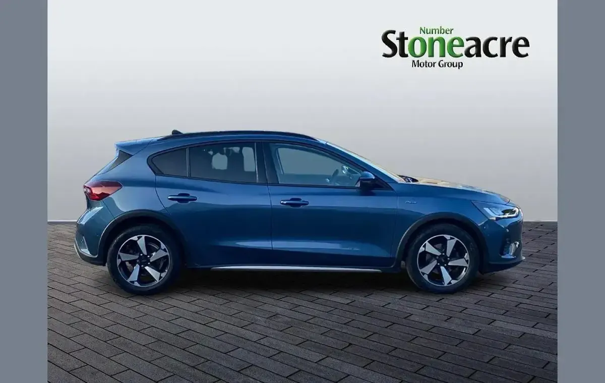 Used Ford Focus Active 123 HP (90 kW) 2023 Blue Hatchback