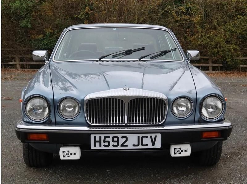 Used Daimler Double Six Serie 1 2020 Blue Sedan