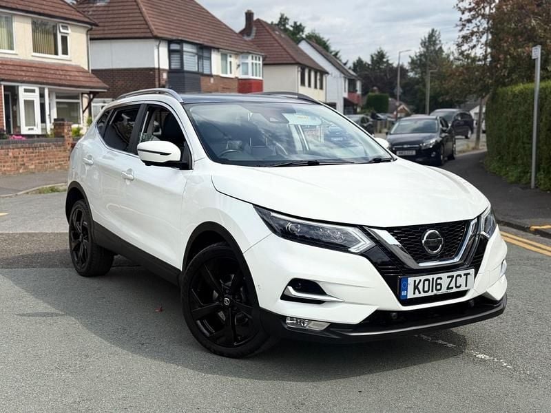 White Used 2016 Nissan Qashqai Tekna SUV | £9,495 (Super price) - Image 1/4