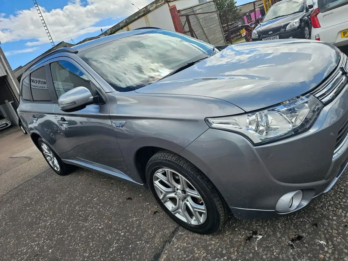 Used Mitsubishi Outlander P-HEV 2014 Grey Estate