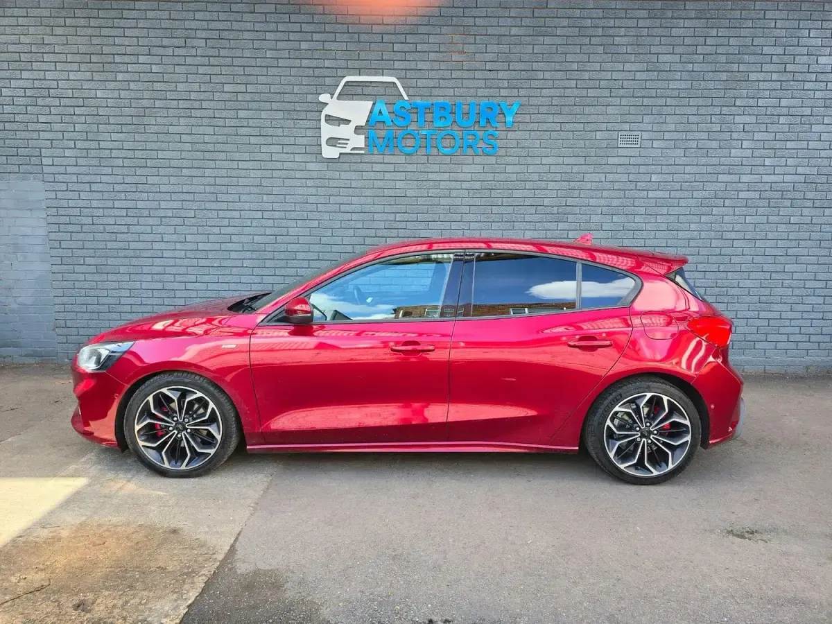 Used Ford Focus ST-Line X 120 HP (88 kW) 2019 Red Hatchback