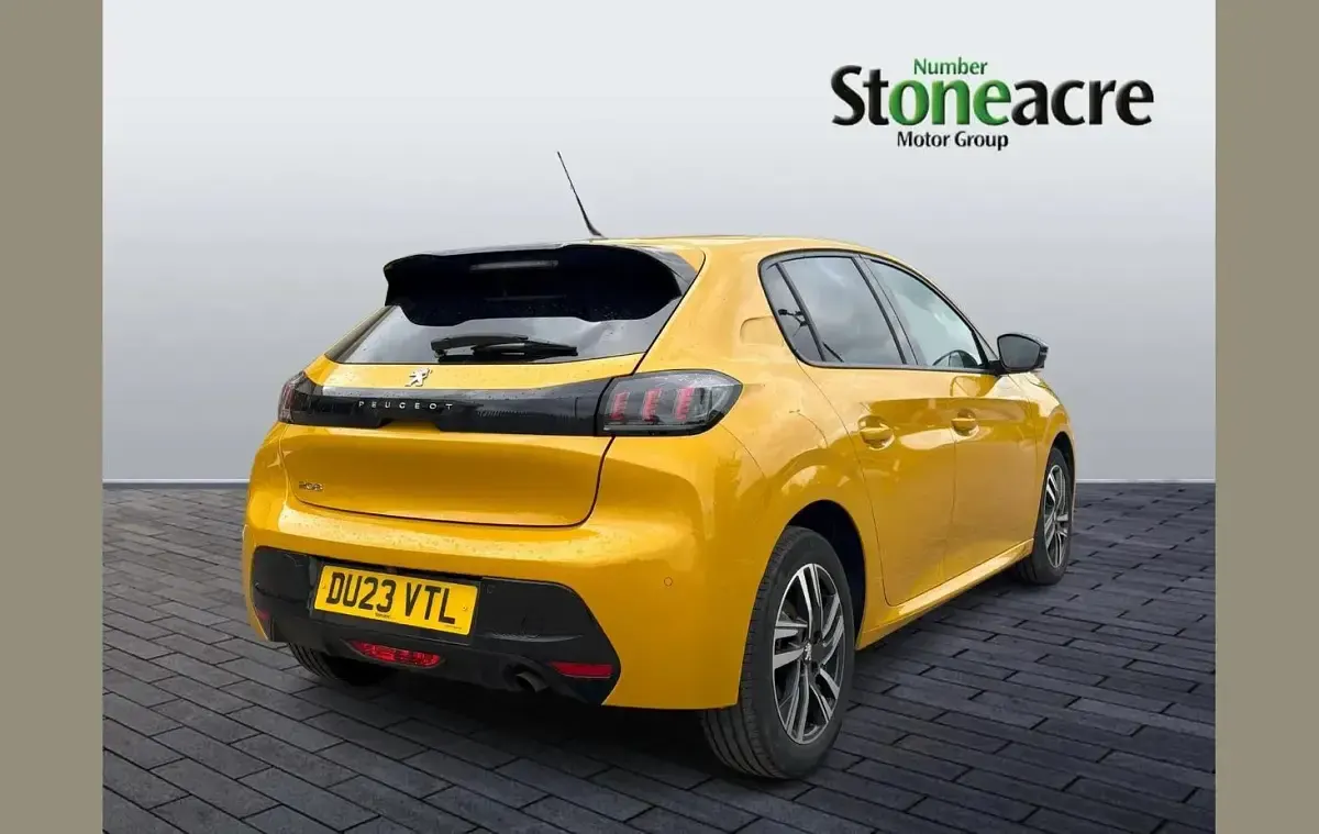 Used Peugeot 208 Allure+ 101 HP (74 kW) 2023 Yellow Hatchback