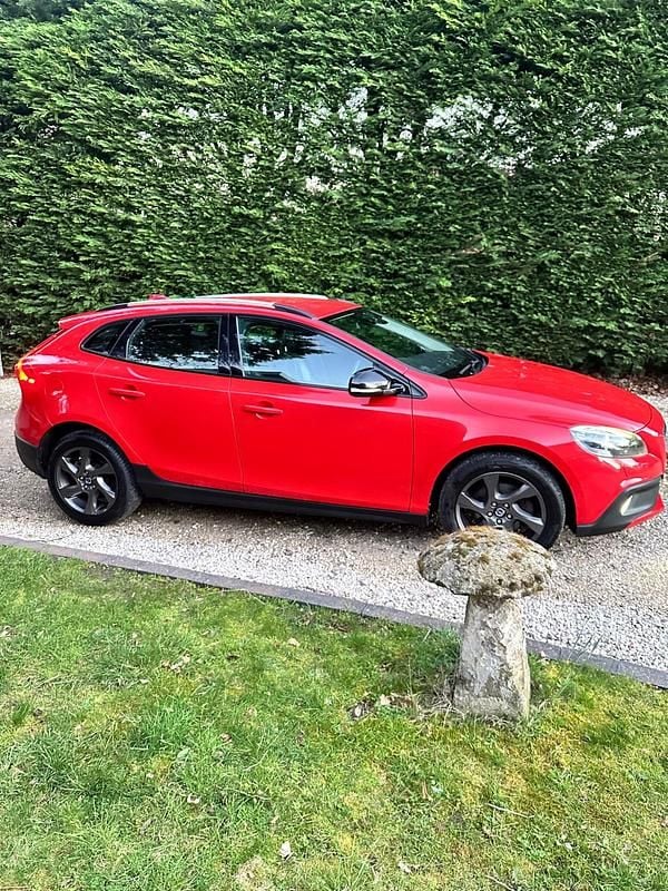 Used Volvo V40 2014 Red Hatchback