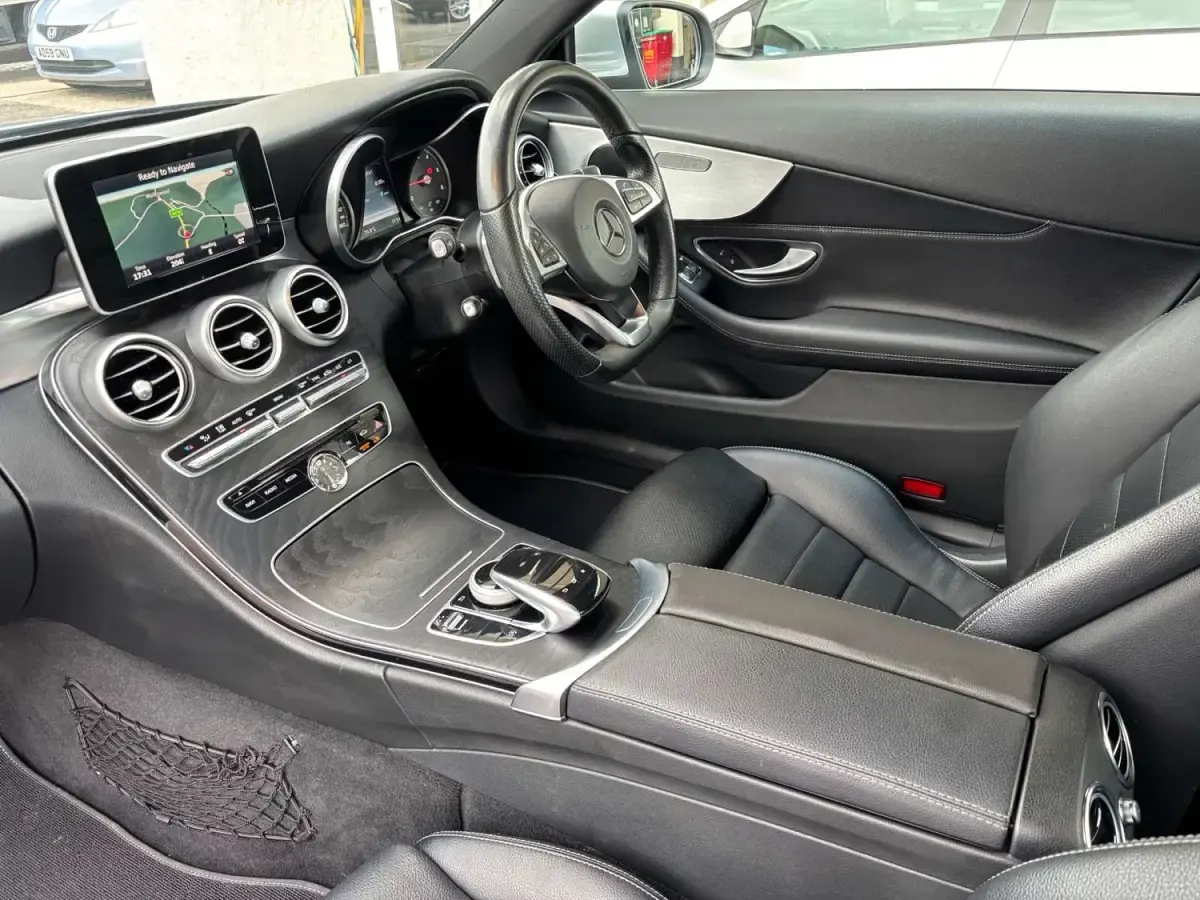 Usado Mercedes C220 AMG line 170 CV (125 kW) 2016 Plateado Coupe