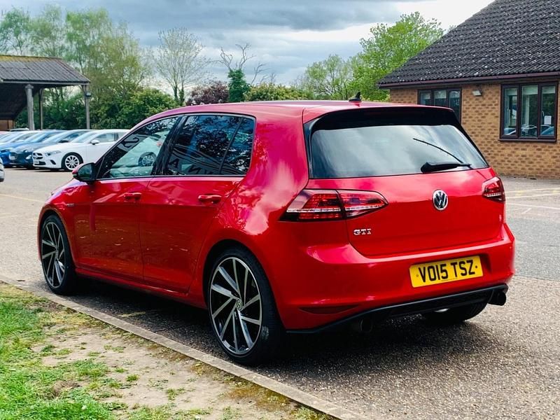 Begagnad VW Golf VII GTI 2015 Röd Halvkombi