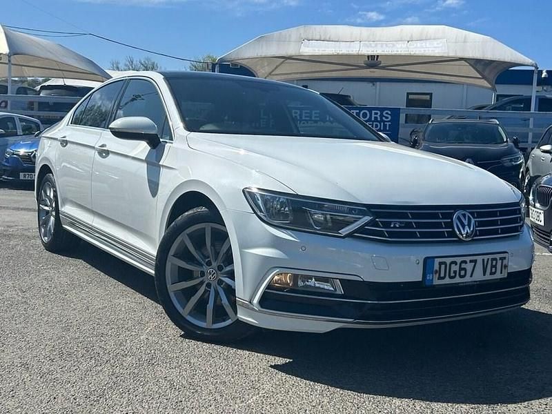 Begagnad VW Passat R-line 150 HK (110 kW) 2017 Vit Sedan