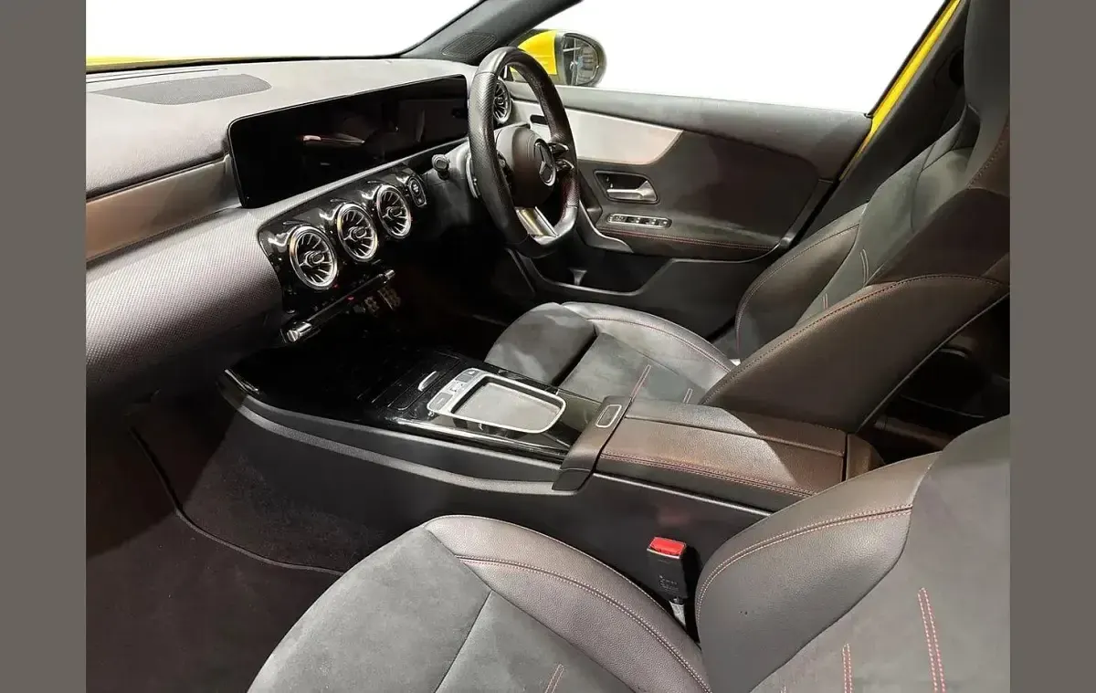Used Mercedes A200 Executive 161 HP (118 kW) 2023 Yellow Hatchback