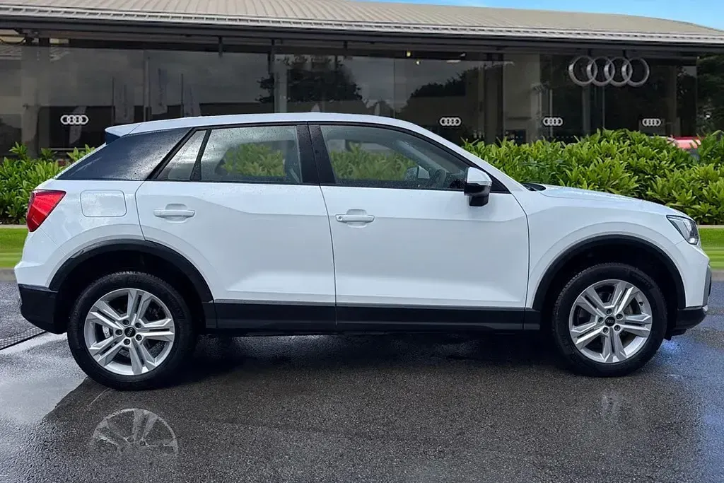 Usado Audi Q2 Sport 150 HP (110 kW) 2023 Branco SUV