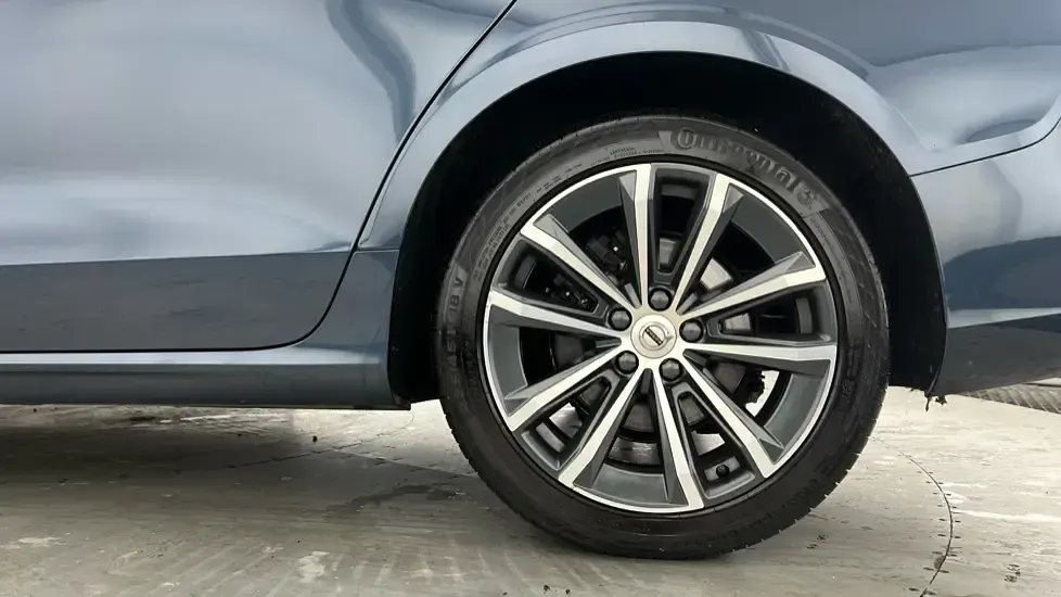 Used Volvo V60 Momentum 197 HP (144 kW) 2021 Blue Estate