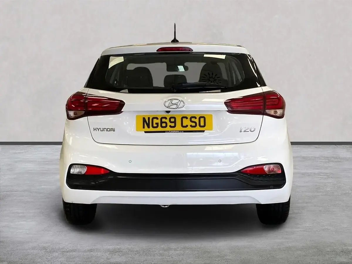 Used Hyundai i20 SE 84 HP (61 kW) 2020 White Hatchback