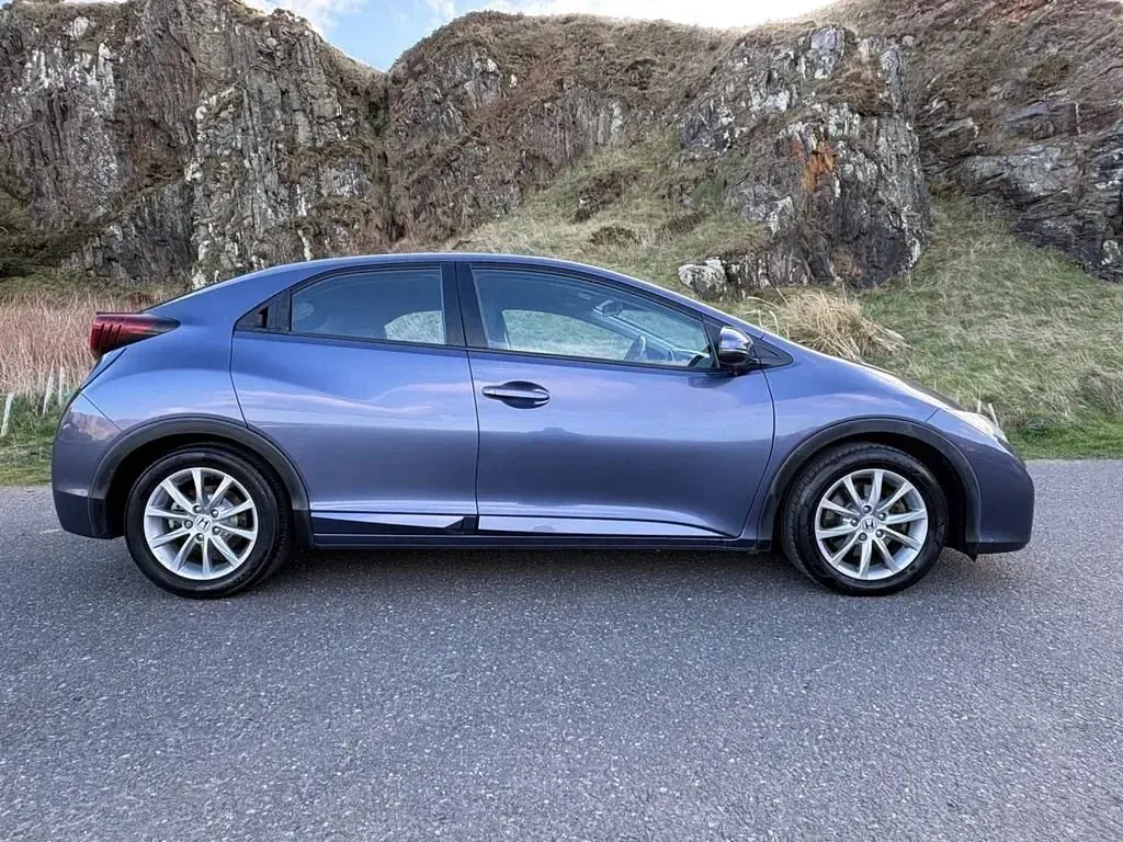 Käytetty Honda Civic SE Plus 120 HP (88 kW) 2015 Sininen Viistoperä