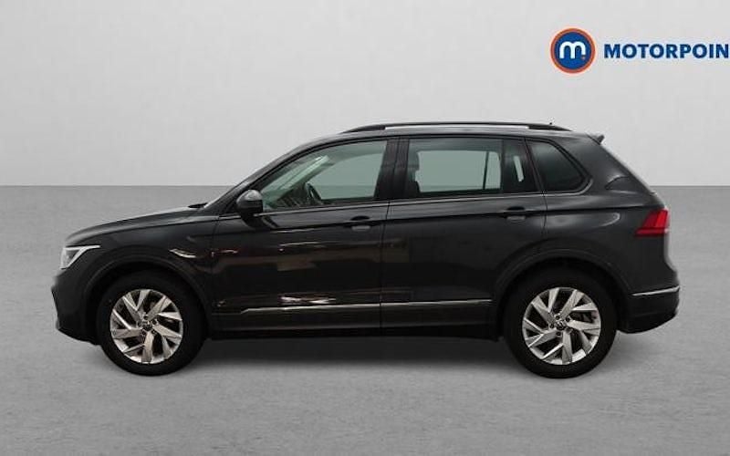 Usado VW Tiguan Life 150 HP (110 kW) 2022 Cinzento SUV