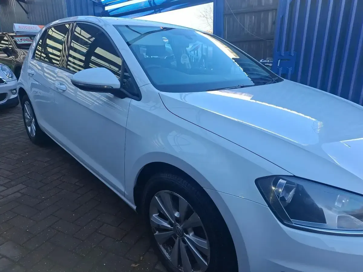 Used VW Golf VII SE 105 HP (77 kW) 2013 White Hatchback