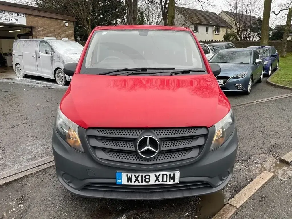 Usado Mercedes Vito 88 HP (64 kW) 2018 Vermelho Van