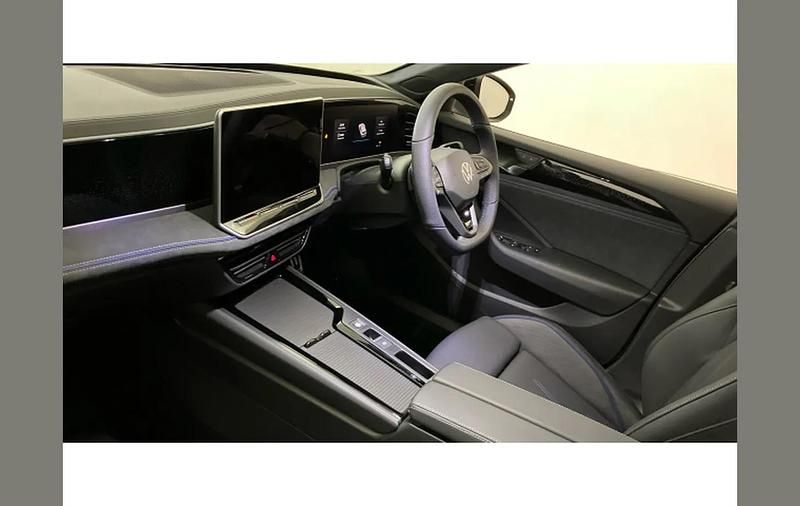 New VW Passat R-line 147 HP (108 kW) 2025 Other Estate