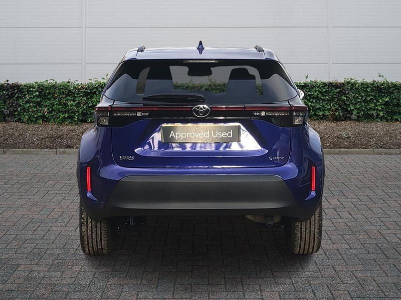 Used Toyota Yaris Hybrid Design 2024 Blue Hatchback