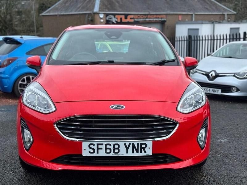 Used Ford Fiesta Zetec 85 HP (62 kW) 2018 Red Hatchback