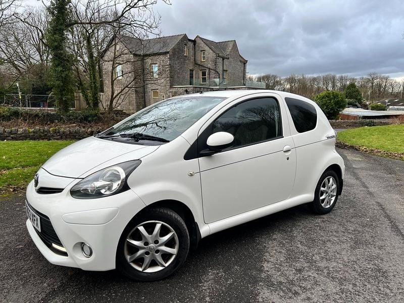 Used Toyota Aygo 2013 White Hatchback