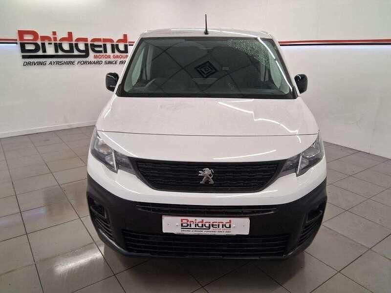 Used Peugeot Partner Premium 131 HP (96 kW) 2024 White MPV