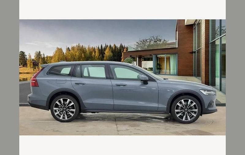 Used Volvo V60 CC Plus 247 HP (181 kW) 2022 Grey Estate