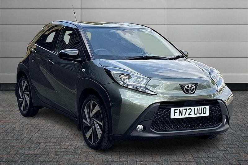 Cardamom green with black Used 2022 Toyota Aygo Hatchback | £12,491 (Fair price) - Image 1/3