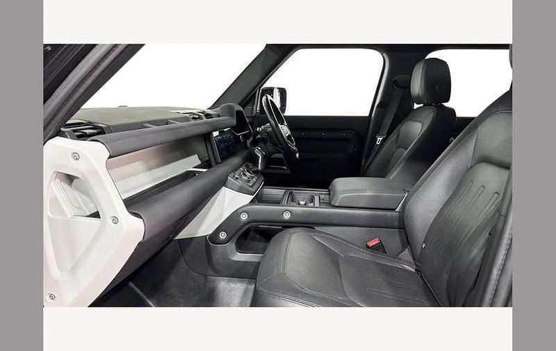 Used Land Rover Defender SE Dynamic 300 HP (220 kW) 2022 Santorini black SUV