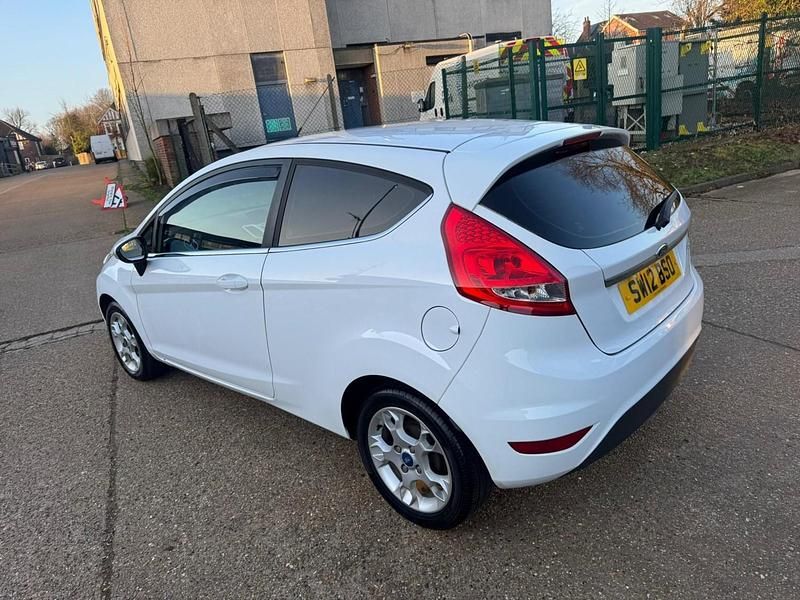 Used Ford Fiesta Zetec 82 HP (60 kW) 2012 White Hatchback