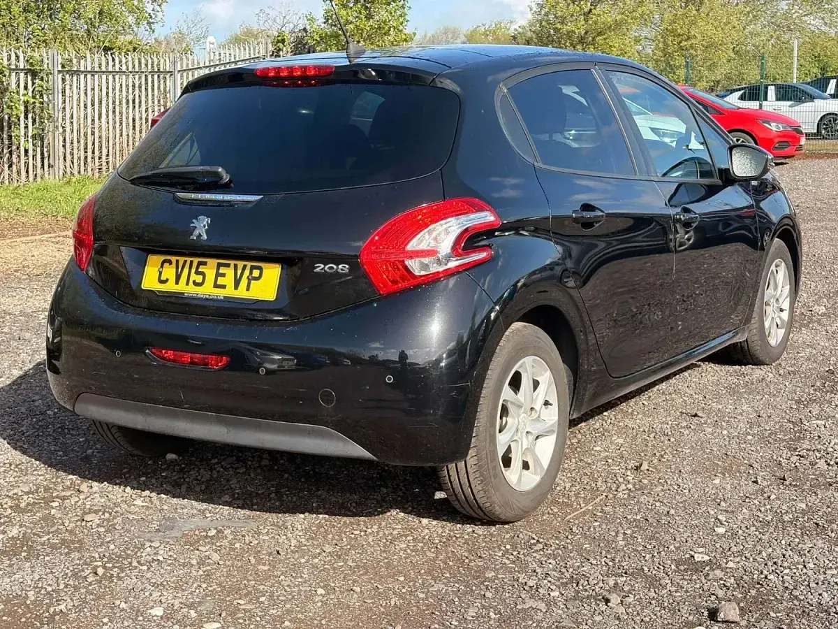 Used Peugeot 208 Style 82 HP (60 kW) 2015 Black Hatchback
