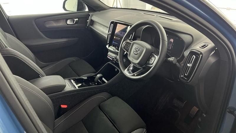 New Volvo EC40 Plus 185 kW (252 HP) 2025 Blue SUV