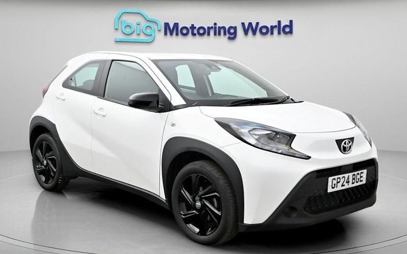 Used Toyota Aygo X PURE 72 HP (52 kW) 2024 White SUV